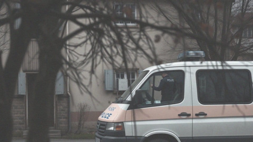 Jak wyglądają działania policji w przypadku wykrycia kradzieży prądu?