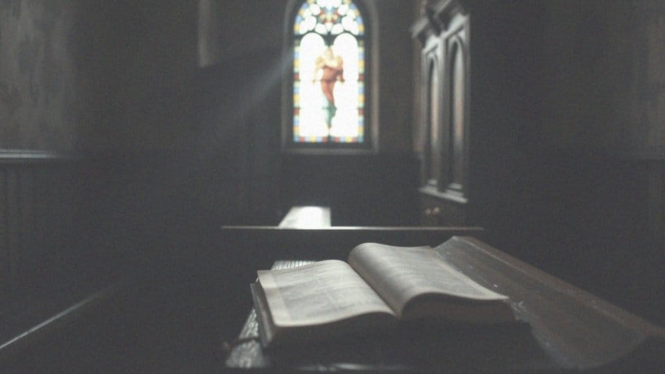 Czy po zjedzeniu mięsa w piątek można iść do komunii? Zasady i odpowiedzi